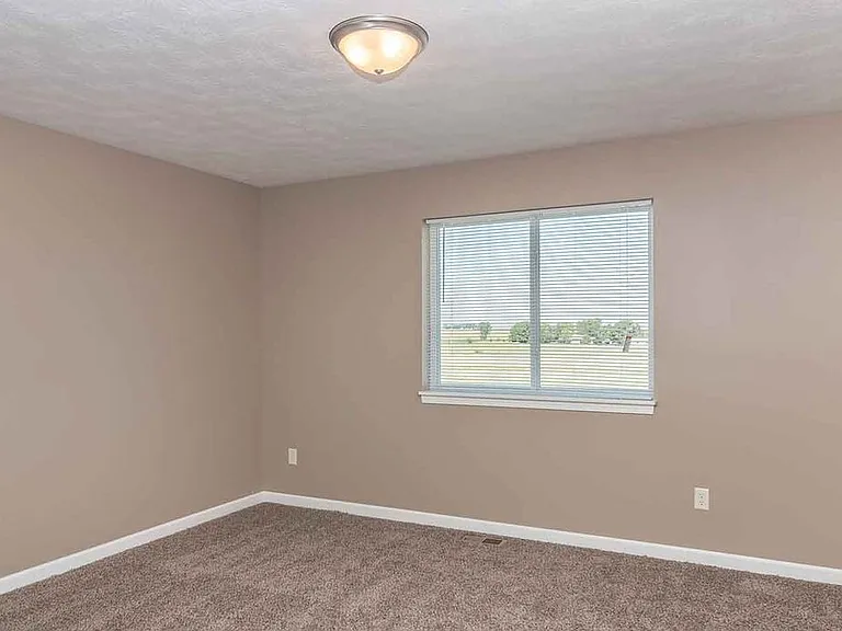 407 W Opal Ln — Photo 4
