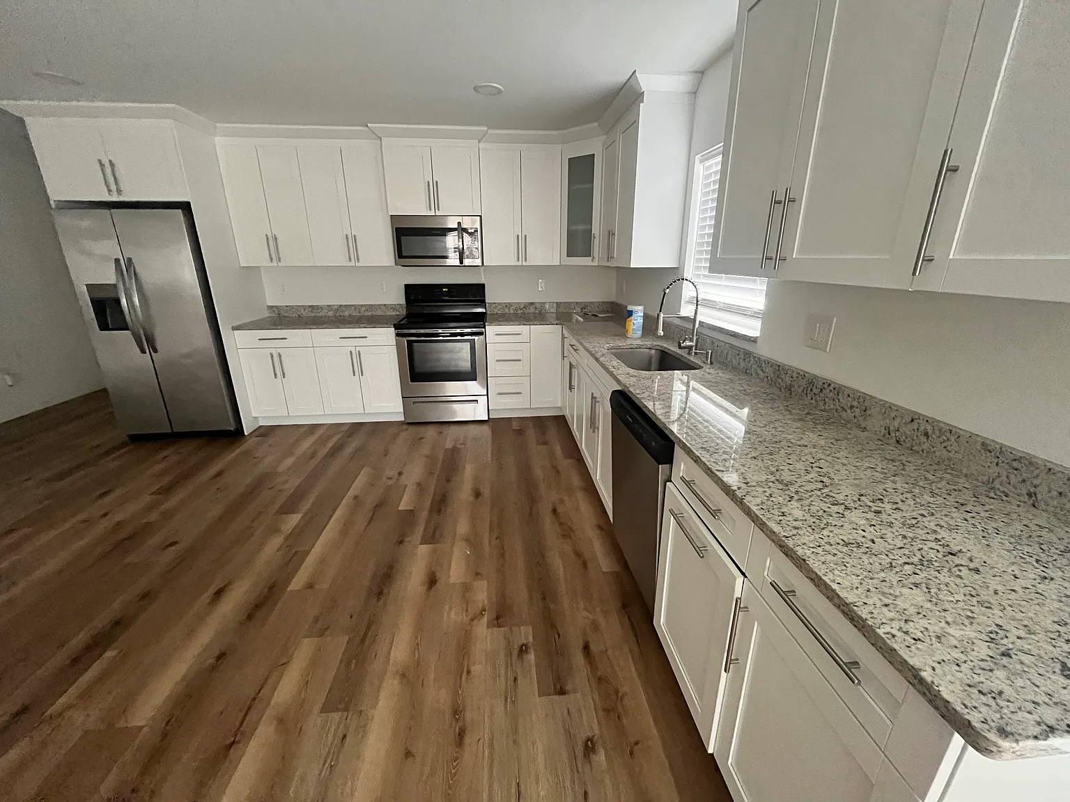 3 bed, 1880 sqft, $1,050 — Photo 2