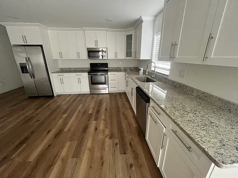 2101 Queensboro Ave S — Photo 5