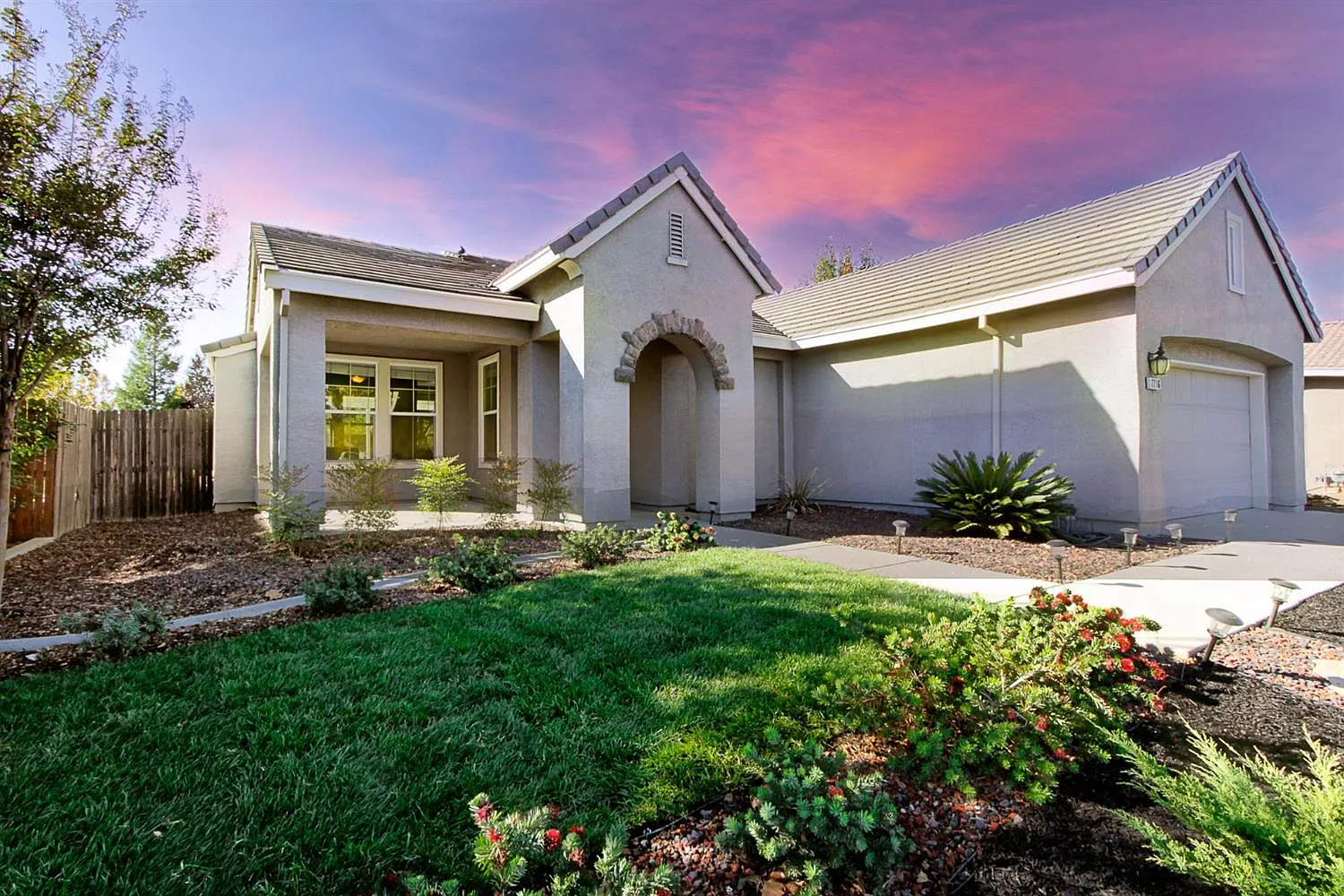 2216 Golden Gate Dr photo 1