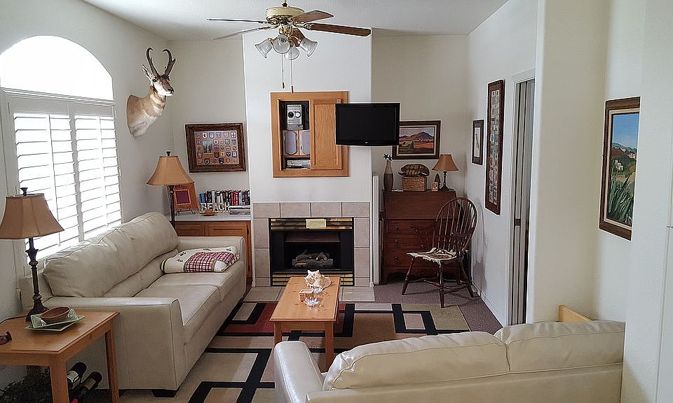 Living rm. - Fireplace & TV