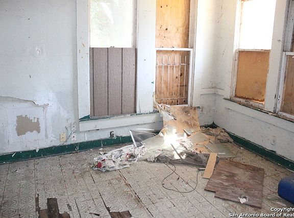 4th image of 308 Belmont St