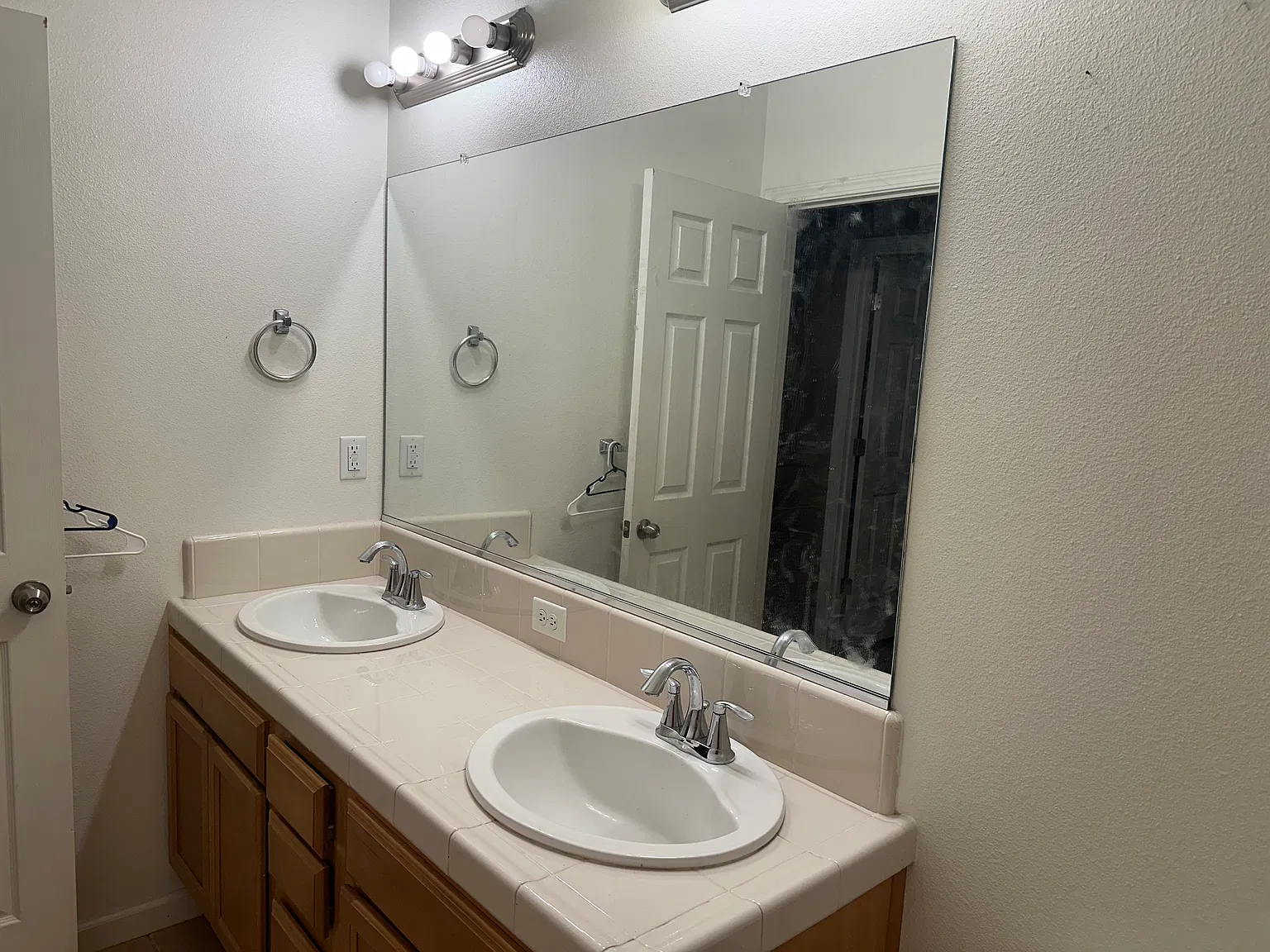 4 bed, 2125 sqft, $2,500 — Photo 2