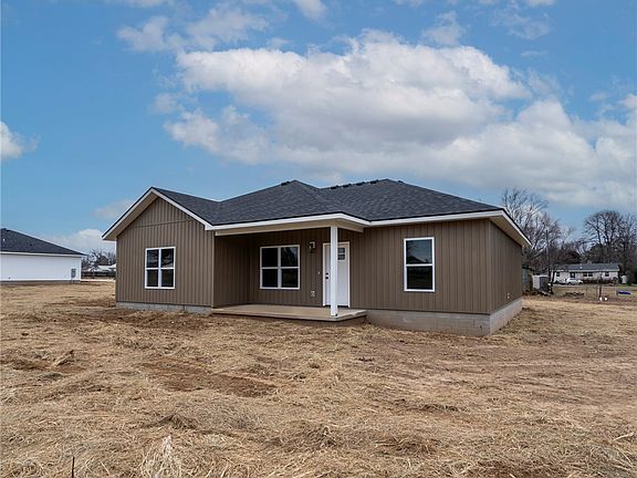3rd image of 438 Hope Ln
