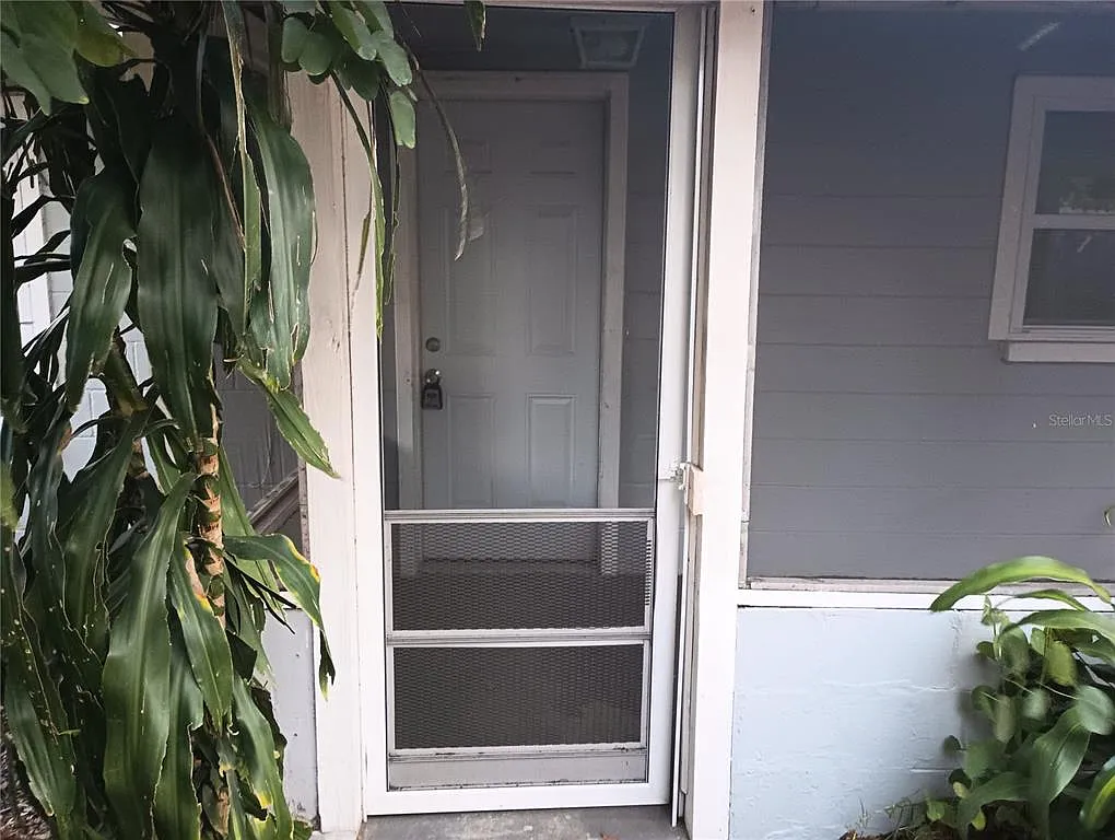 1 bed, 1.0 bath, 650 sqft, $900 — Photo 2