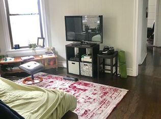 910 W Addison St APT 1R, Chicago, IL 60613