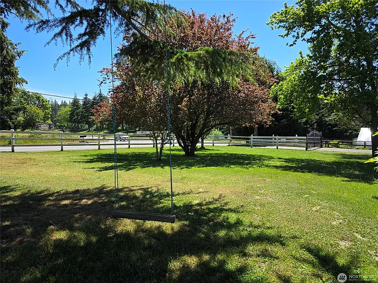615 Arrowhead Rd — Photo 4