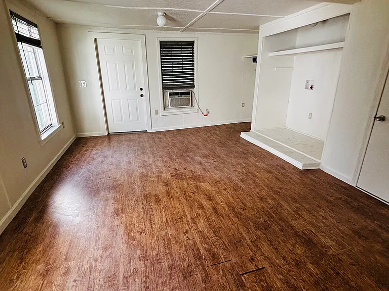 918 N Taylor St — Photo 5