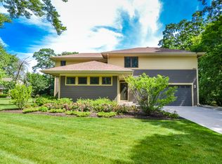 401 Shabbona Trl, Batavia, IL 60510