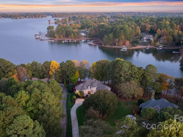 9225 Fair Oak Dr, Sherrills Ford, NC 28673