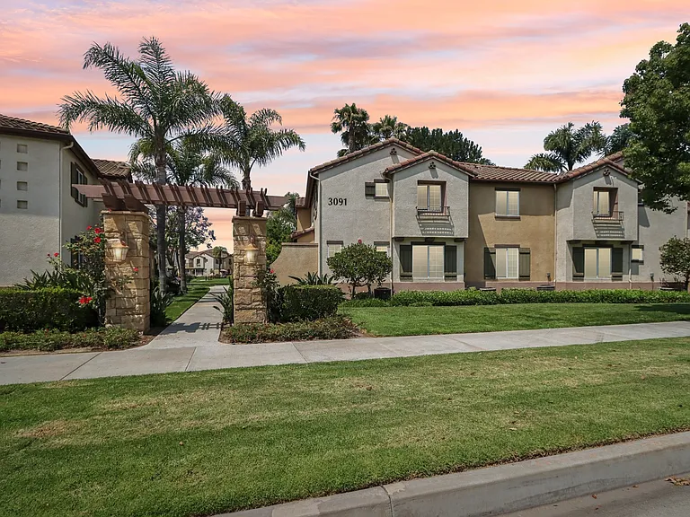 Villas at the Park — Photo 2