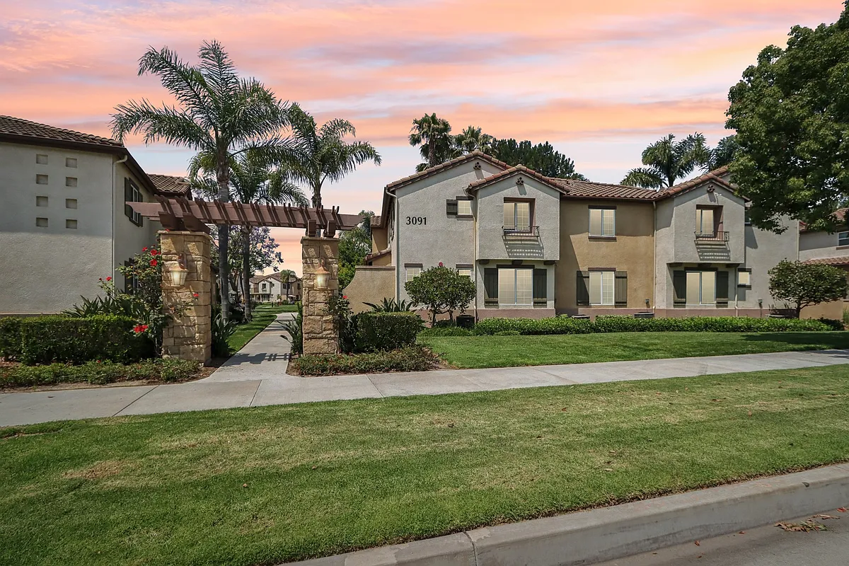 Building Photo - Villas at the Park