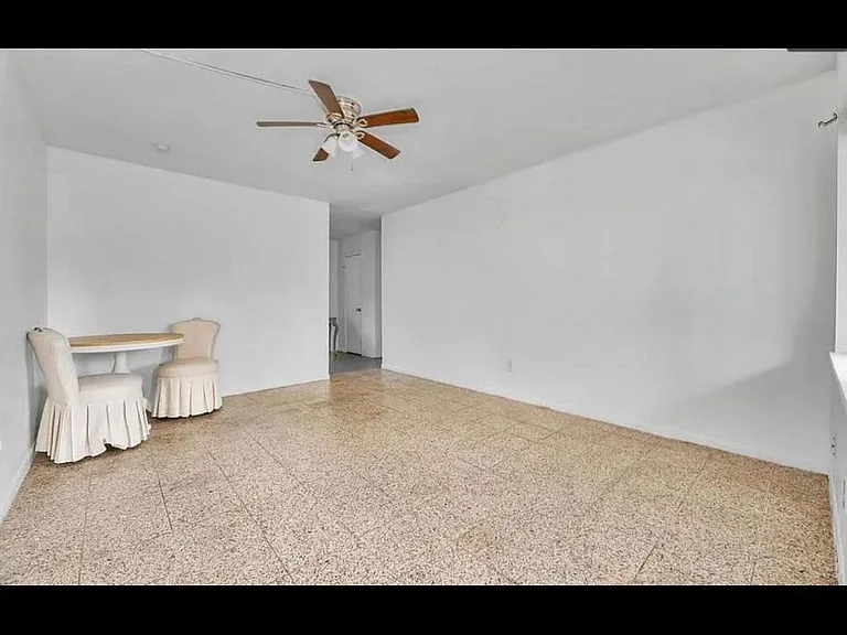 26 Farrell St #4 — Photo 3