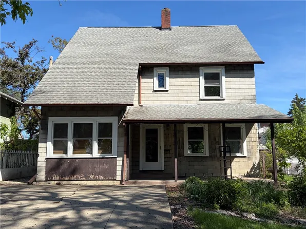 815 Van Buren Ave, Charleston, IL 61920