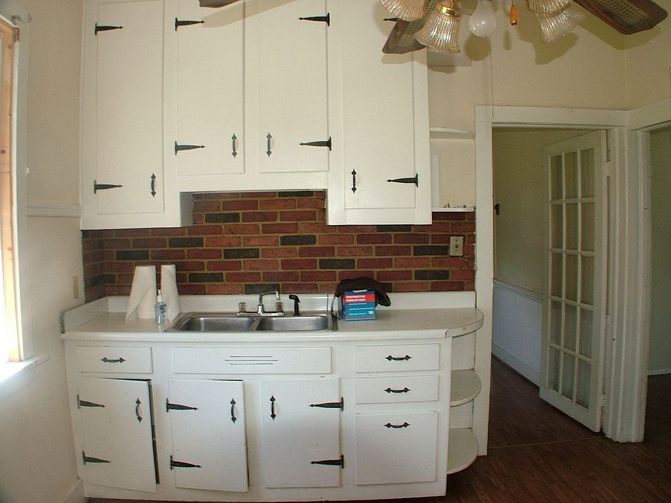 2nd image of 137 Stonewall Ave
