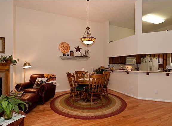 Dining area w/beautiful hardwood floors.