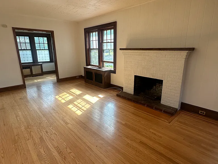 325 Bogert Ave — Photo 22