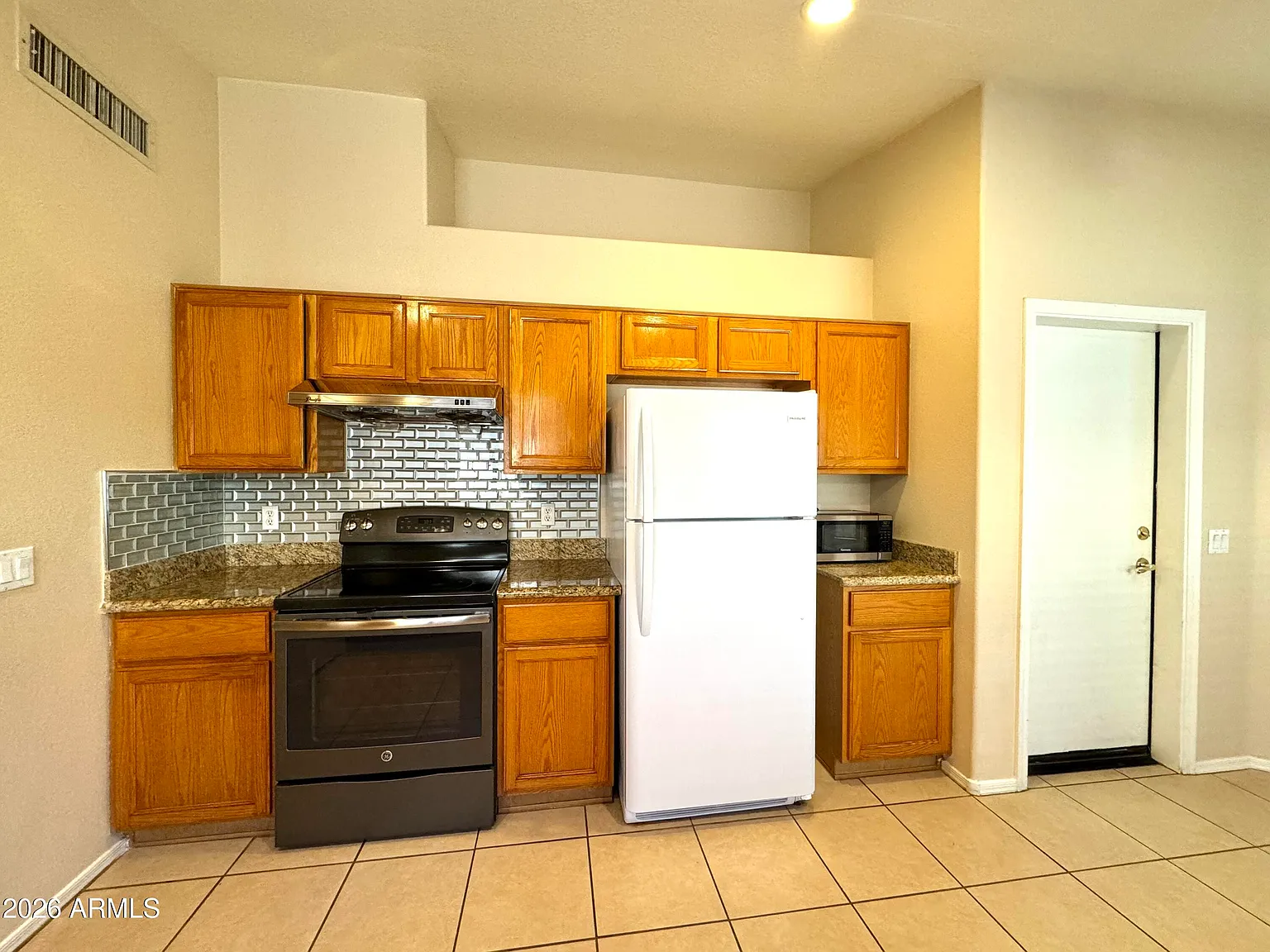 3 bed, 2.0 bath, 1350 sqft, $2,200 — Photo 3