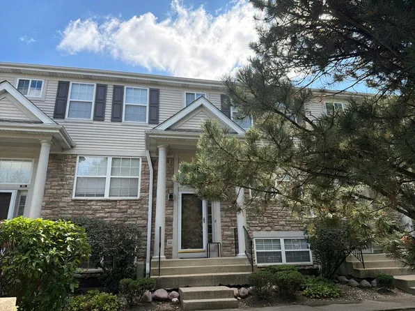856 S Insignia Ct, Palatine, IL 60067