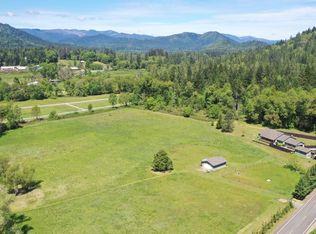 240 Turtle Ln, Grants Pass, OR 97527