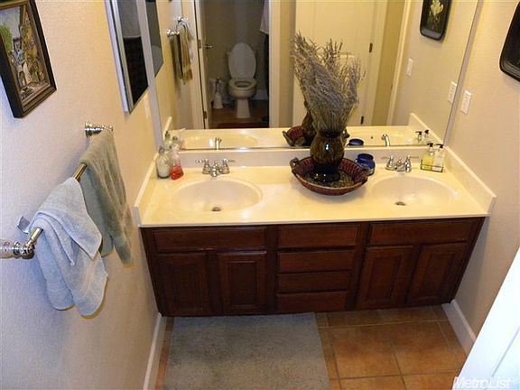 3rd image of 302 Millrace Ct