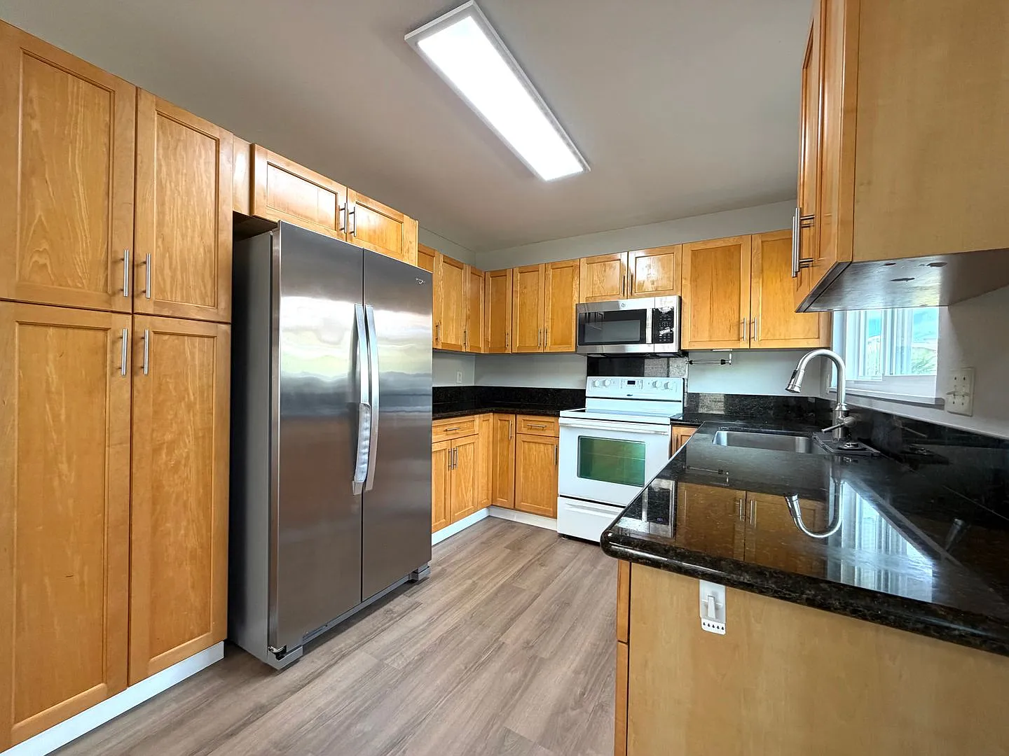 Renovated 3 Bedroom, 2 Bathroom House (Village Park) — Photo 2
