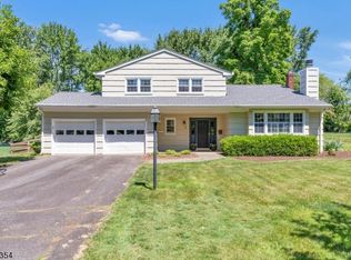 6 Highfield Cir, Mendham, NJ 07945