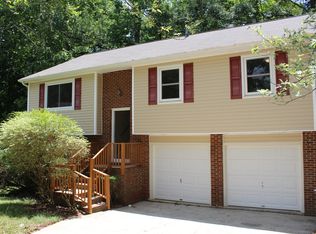 6202 Round Hill Rd, Charlotte, NC 28211