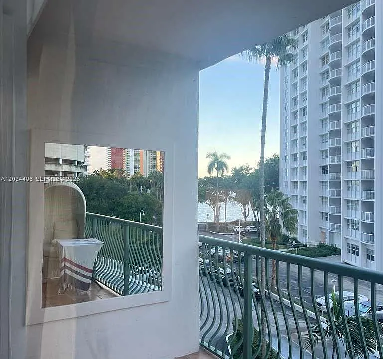1408 Brickell Bay Dr #402