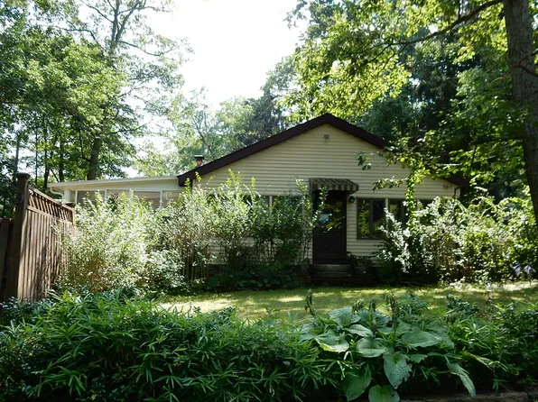 9 Cliff Rd, West Milford, NJ 07480