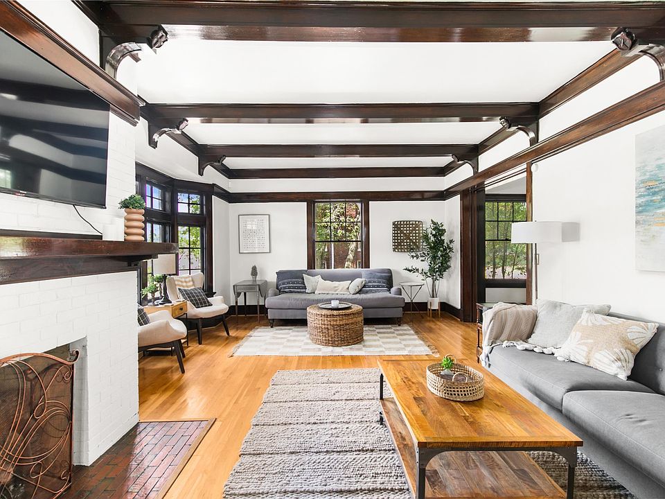 1st image of 410 9th Ct W