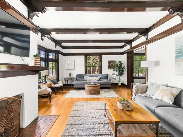 410 9th Ct W, Birmingham, AL 35204