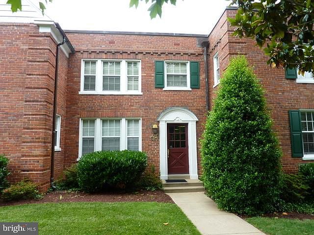 1st image of 1800 N Queens Ln APT 204