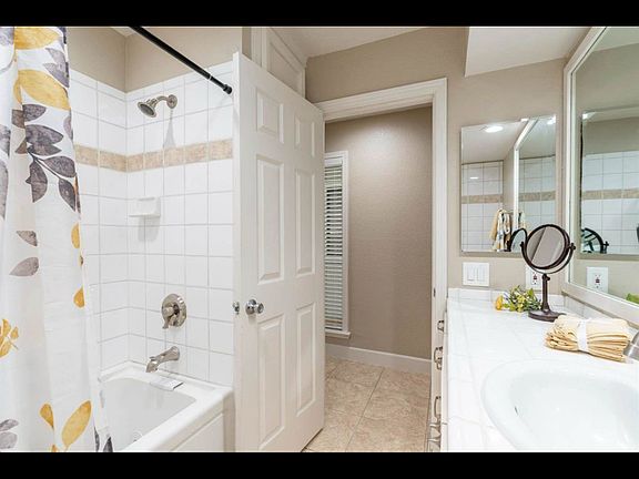 4th image of 108 River Run Cir