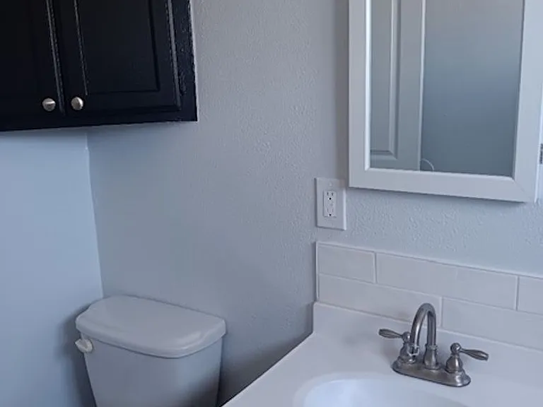 6346 Middleton Ave — Photo 10