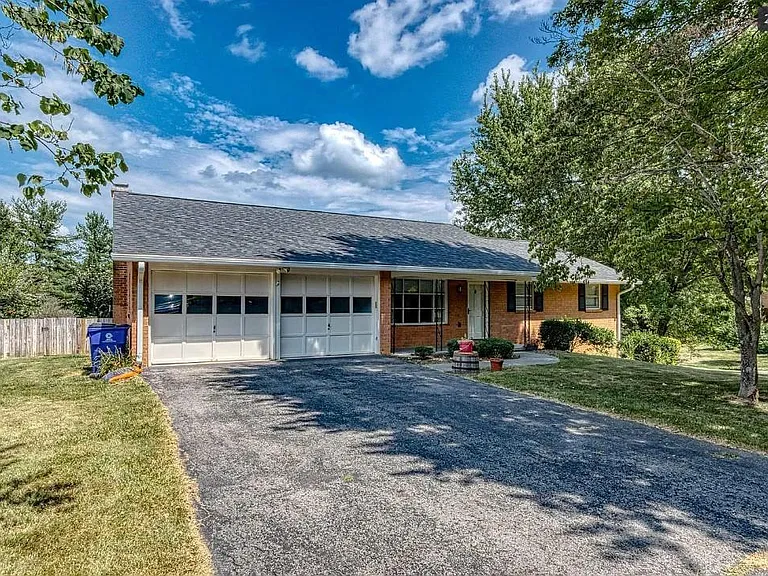 900 Broce Dr — Photo 30