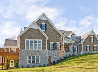 2 Whitfield Ln, Saint Louis, MO 63124