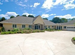 274 Lake Shore Rd, Grafton, WI 53024