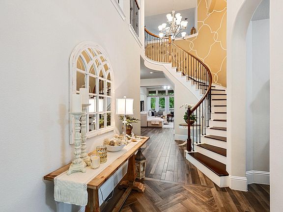 3rd image of 19 Cohasset Pl