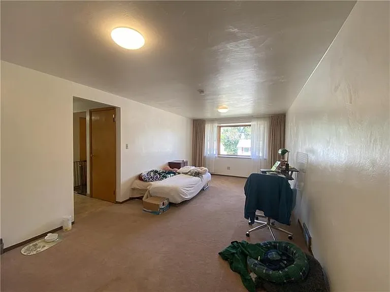 439 Crestview Dr — Photo 39