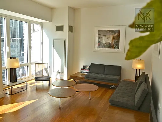 Sold by New York Residence | media 5