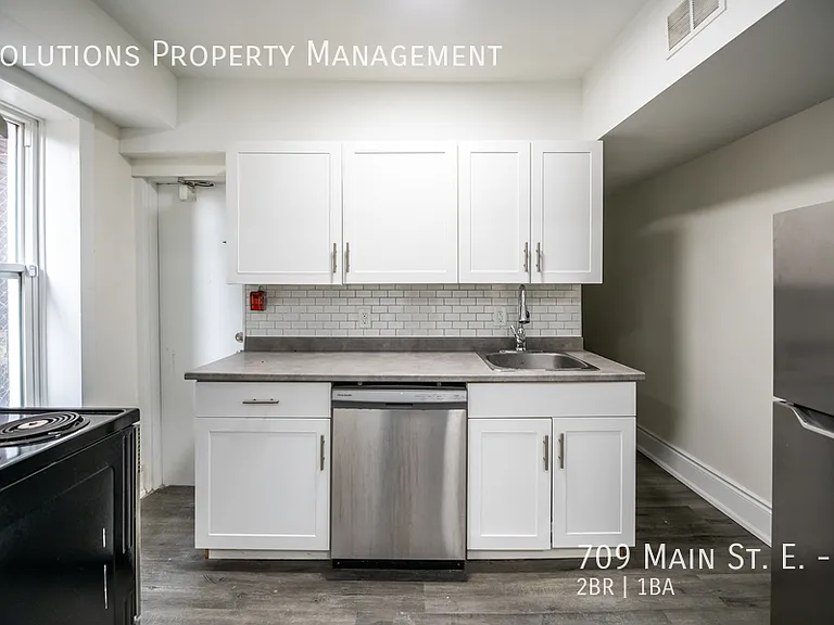 709 Main St E #2 — Photo 9