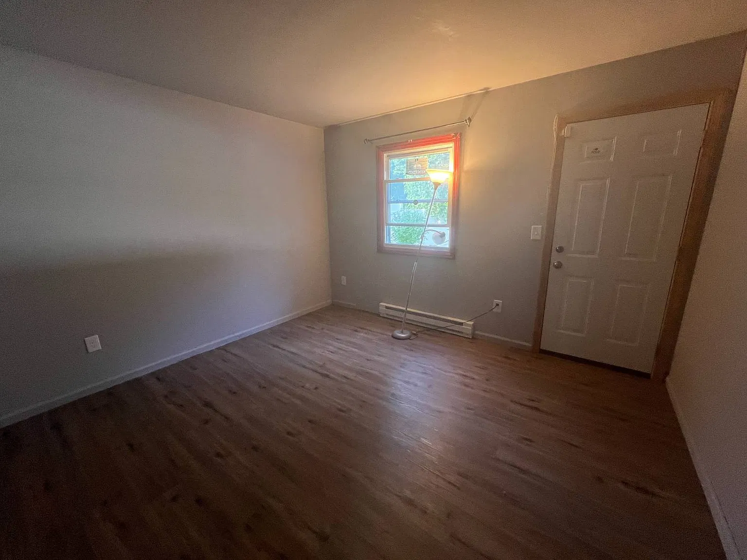 2 bed, 1.0 bath, 800 sqft, $1,350 — Photo 2