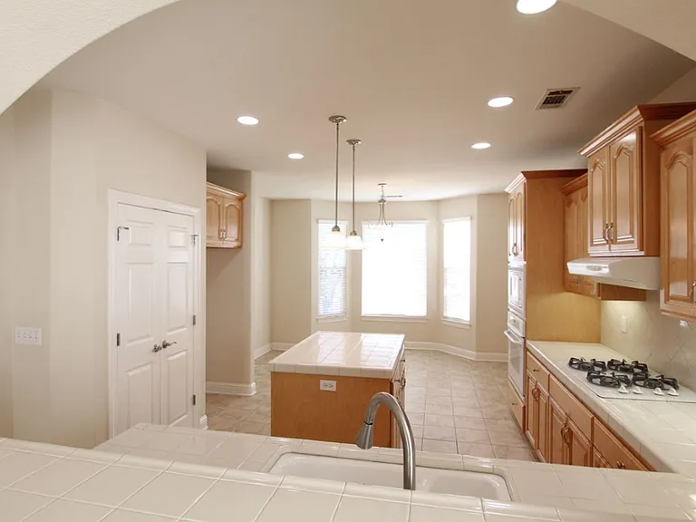 620 San Gabriel St — Photo 3