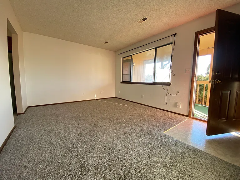 1916 Meadow Dr #1 — Photo 2