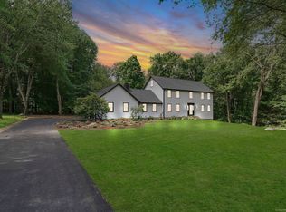 29 Colonial Dr, Monroe, CT 06468