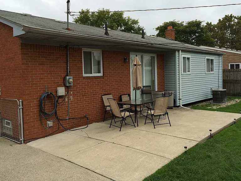 4627 Stratford Dr — Photo 6