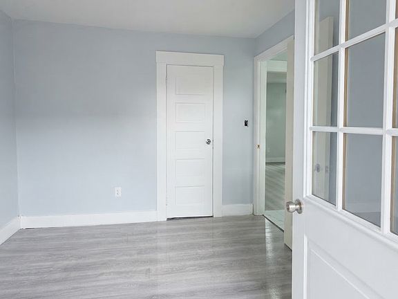 3rd image of 20 Ridge St #2