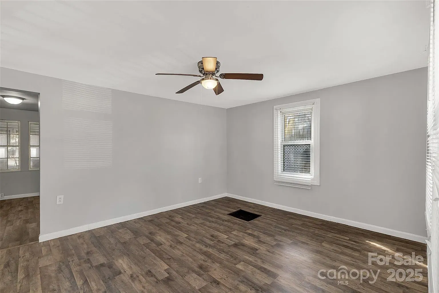 1013 Martin Ave — Photo 4