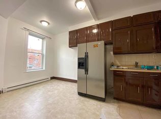 2362 Steinway St APT 2R, Astoria, NY 11105